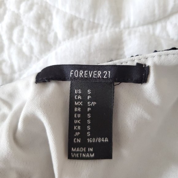 Forever 21 Black Short Sleeve Lace Crop Top - Picture 5 of 5